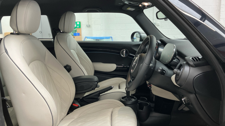 MINI Hatchback 1.5 Cooper Exclusive 3dr Auto Petrol Hatchback